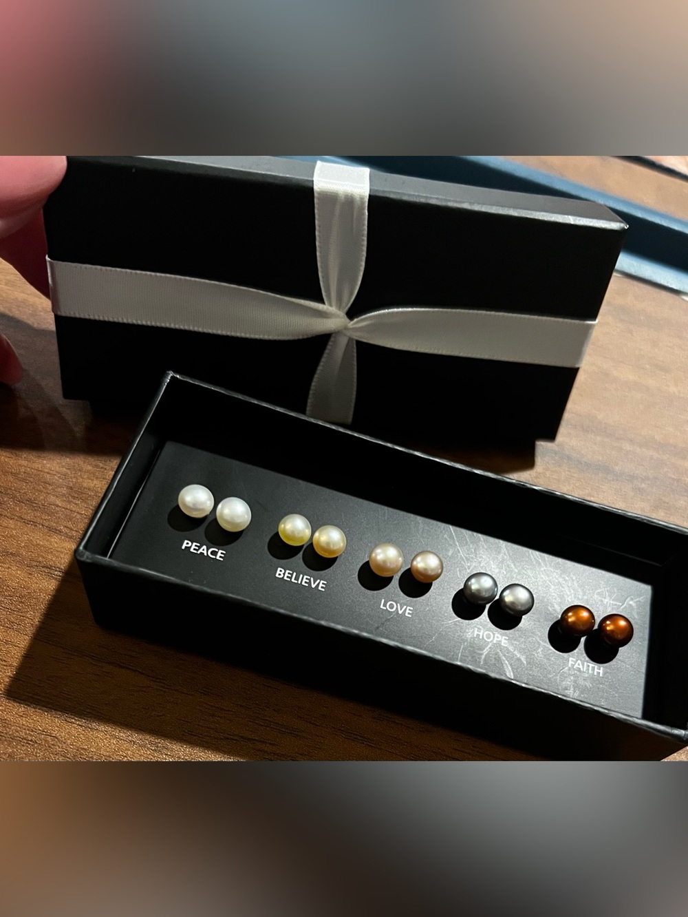 5 pr Avon Freshwater Pearl Stud Earrings-Peace/Believe/Love/Hope/Faith New!